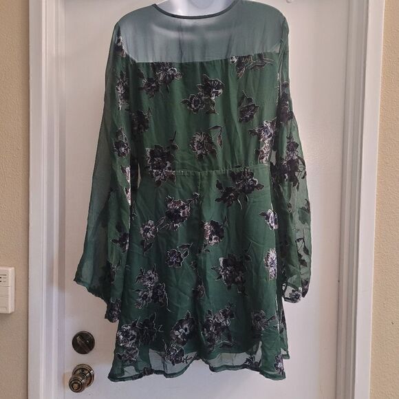 J.O.A. Los Angeles Green Floral Dress with bell sleeve and sheer insets - Picture 7 of 8